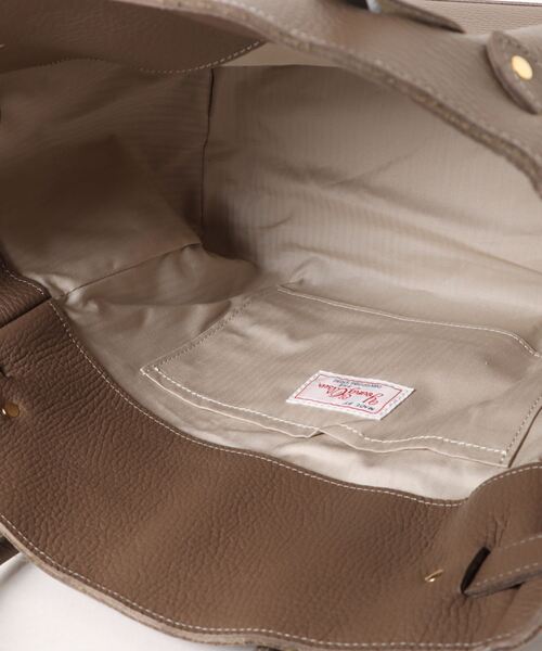 YOUNG&OLSEN The DRYGOODS STORE(ヤングアンドオルセン)の「【YOUNG&OLSEN】EMBOSSED LEATHER BELTED TOTE S(トートバッグ・レディース・ベージュ/グレー/グリーン/ブラック/ブラウン/ライトグレー/ピンク/グレー系その他2・FREE)」の9枚目の写真