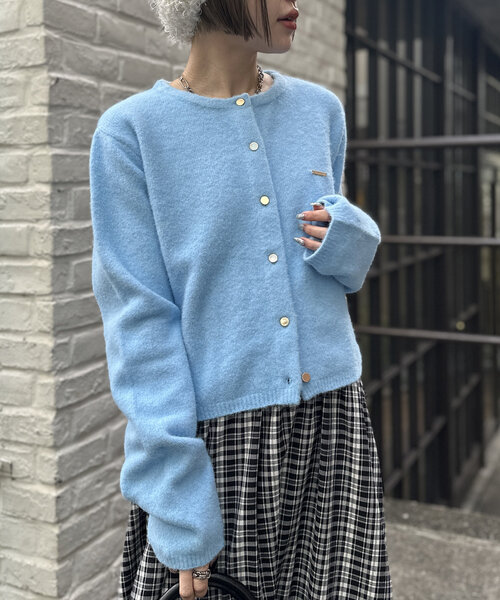 w closet（ダブルクローゼット）の「【5色展開】ロゴプレートニット