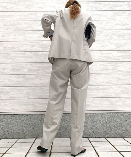 Q(キュー)の「TRストレッチストレートパンツ(スラックス・レディース・チャコールグレー/グレイッシュベージュ・MEDIUM)」の18枚目の写真