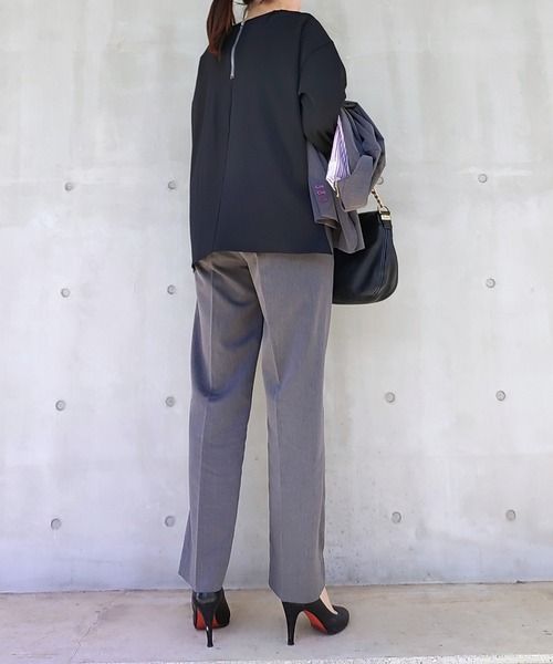 Q(キュー)の「TRストレッチストレートパンツ(スラックス・レディース・チャコールグレー/グレイッシュベージュ・MEDIUM)」の13枚目の写真