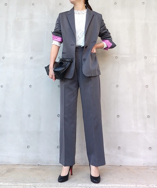Q(キュー)の「TRストレッチストレートパンツ(スラックス・レディース・チャコールグレー/グレイッシュベージュ・MEDIUM)」の12枚目の写真