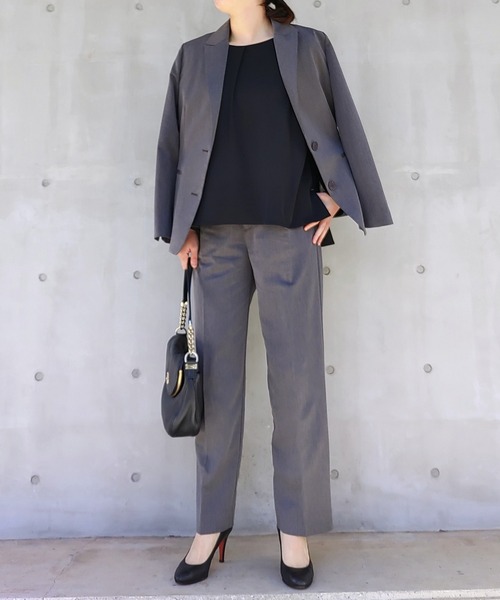 Q(キュー)の「TRストレッチストレートパンツ(スラックス・レディース・チャコールグレー/グレイッシュベージュ・MEDIUM)」の15枚目の写真