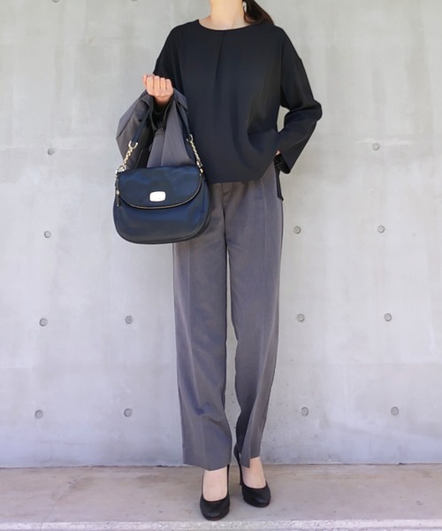Q(キュー)の「TRストレッチストレートパンツ(スラックス・レディース・チャコールグレー/グレイッシュベージュ・MEDIUM)」の14枚目の写真