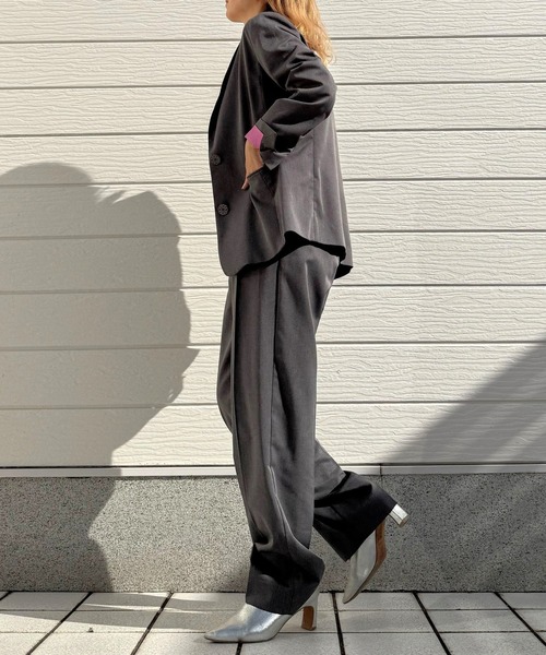 Q(キュー)の「TRストレッチストレートパンツ(スラックス・レディース・チャコールグレー/グレイッシュベージュ・MEDIUM)」の21枚目の写真
