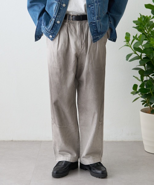 ai no de（アイノデ）の「【ainode】oku 2タックベルトワイドパンツ（デニムパンツ・メンズ・アイボリー/グレー・MEDIUM/LARGE）」の2枚目の写真