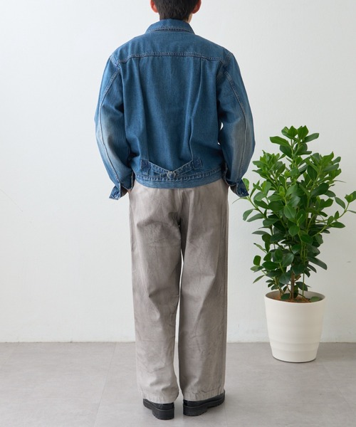 ai no de（アイノデ）の「【ainode】oku 2タックベルトワイドパンツ（デニムパンツ・メンズ・アイボリー/グレー・MEDIUM/LARGE）」の7枚目の写真