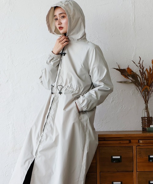 VitaFelice（ヴィータフェリーチェ）の「超撥水ピーチドロップレインコート カッパ（レインコート/ポンチョ・レディース・カーキ/チャコール/ベージュ系・FREE）」の2枚目の写真