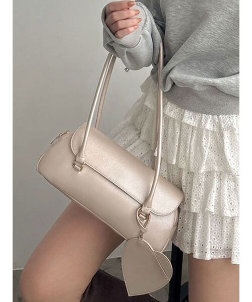 dazzlin（ダズリン）の「ハートチャームスクエアボックスバッグ（ハンドバッグ・レディース・ブルー/ブラック/ベージュ・FREE）」の3枚目の写真