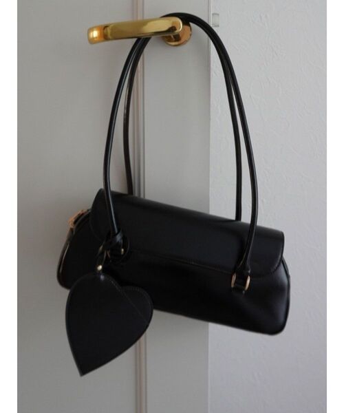 dazzlin（ダズリン）の「ハートチャームスクエアボックスバッグ（ハンドバッグ・レディース・ブルー/ブラック/ベージュ・FREE）」の4枚目の写真