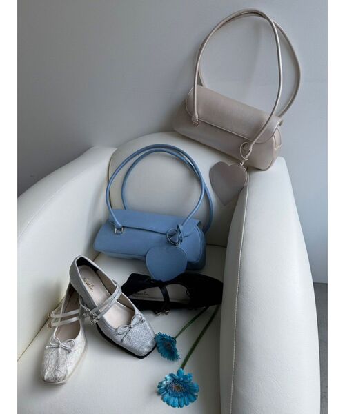 dazzlin（ダズリン）の「ハートチャームスクエアボックスバッグ（ハンドバッグ・レディース・ブルー/ブラック/ベージュ・FREE）」の7枚目の写真