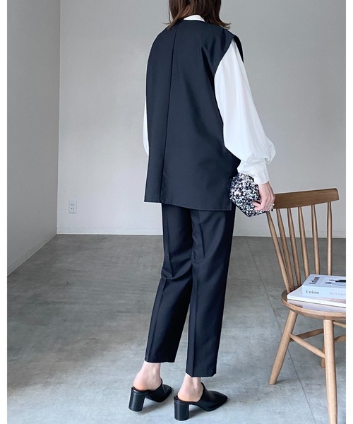 She's Closet(シーズクローゼット)の「ノーカラー深Vネックベスト&パンツスタイル セットアップ(セットアップ・レディース・ブラック/サンドベージュ/グレイッシュベージュ/グレー・S/M/L)」の8枚目の写真