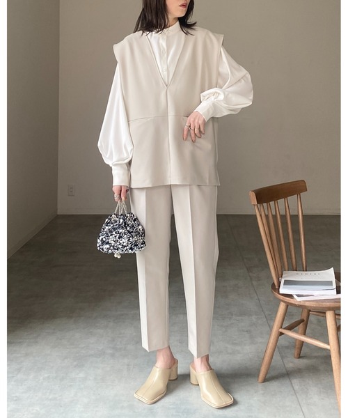 She's Closet(シーズクローゼット)の「ノーカラー深Vネックベスト&パンツスタイル セットアップ(セットアップ・レディース・ブラック/サンドベージュ/グレイッシュベージュ/グレー・S/M/L)」の14枚目の写真