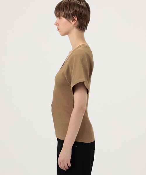 BY MALENE BIRGER（バイマレーネビルガー）の「■BY MALENE BIRGER LUNAI　UネックTシャツ（Tシャツ/カットソー・レディース・キャメル・XS）」の8枚目の写真