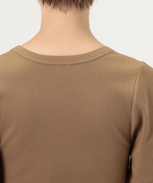 BY MALENE BIRGER（バイマレーネビルガー）の「■BY MALENE BIRGER LUNAI　UネックTシャツ（Tシャツ/カットソー・レディース・キャメル・XS）」の11枚目の写真