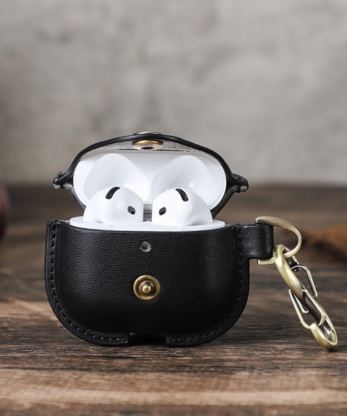 Fun & Daily(ファンアンドデイリー)の「Cow Leather Air Pods 4 Case / エアポッズ4(ヘッドフォン/イヤホン・レディース・ブラック/ブラウン・FREE)」の4枚目の写真