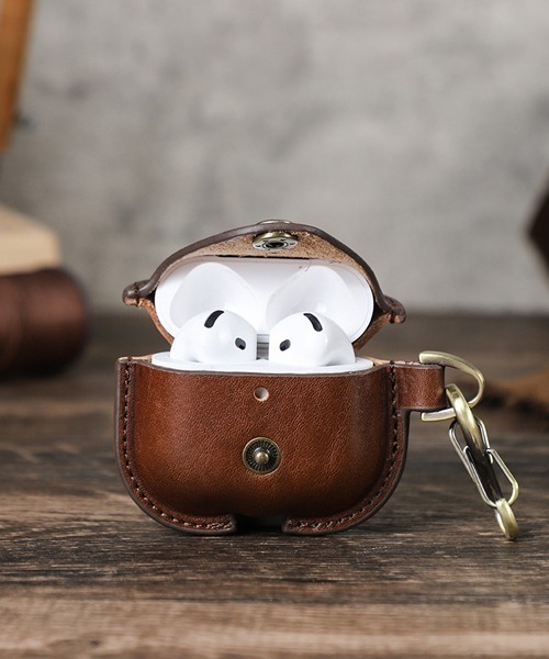 Fun & Daily(ファンアンドデイリー)の「Cow Leather Air Pods 4 Case / エアポッズ4(ヘッドフォン/イヤホン・レディース・ブラック/ブラウン・FREE)」の6枚目の写真