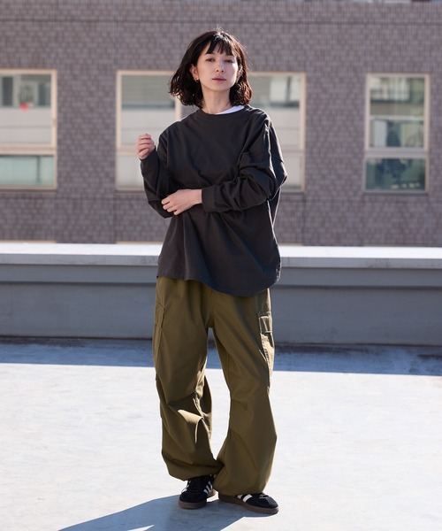 United Athle（ユナイテッドアスレ）の「【UNITED ATHLE】 ヘビーウェイト ビッグシルエット 長袖無地ロンT 5.6オンス カットソー / レディース 2026年春夏（Tシャツ/カットソー・レディース・スミクロ/ネイビー/ホワイト/ブラック/ライトブルー/オフホワイト・S/M/L/XL）」の19枚目の写真