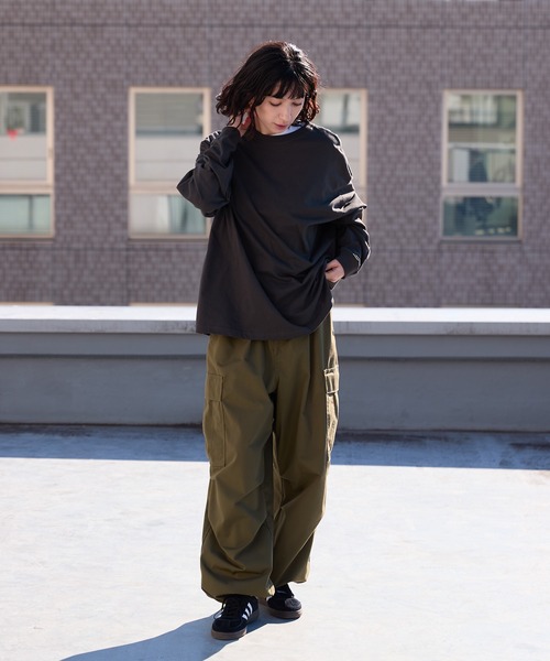 United Athle（ユナイテッドアスレ）の「【UNITED ATHLE】 ヘビーウェイト ビッグシルエット 長袖無地ロンT 5.6オンス カットソー / レディース 2026年春夏（Tシャツ/カットソー・レディース・スミクロ/ネイビー/ホワイト/ブラック/ライトブルー/オフホワイト・S/M/L/XL）」の18枚目の写真