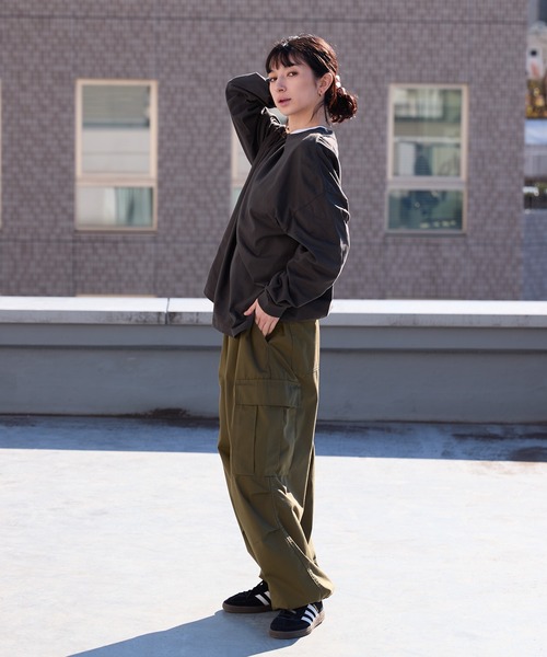 United Athle（ユナイテッドアスレ）の「【UNITED ATHLE】 ヘビーウェイト ビッグシルエット 長袖無地ロンT 5.6オンス カットソー / レディース 2026年春夏（Tシャツ/カットソー・レディース・スミクロ/ネイビー/ホワイト/ブラック/ライトブルー/オフホワイト・S/M/L/XL）」の16枚目の写真