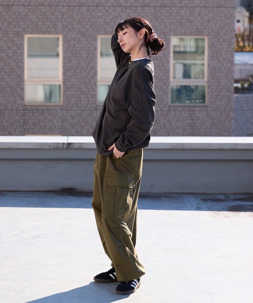 United Athle（ユナイテッドアスレ）の「【UNITED ATHLE】 ヘビーウェイト ビッグシルエット 長袖無地ロンT 5.6オンス カットソー / レディース 2026年春夏（Tシャツ/カットソー・レディース・スミクロ/ネイビー/ホワイト/ブラック/ライトブルー/オフホワイト・S/M/L/XL）」の15枚目の写真