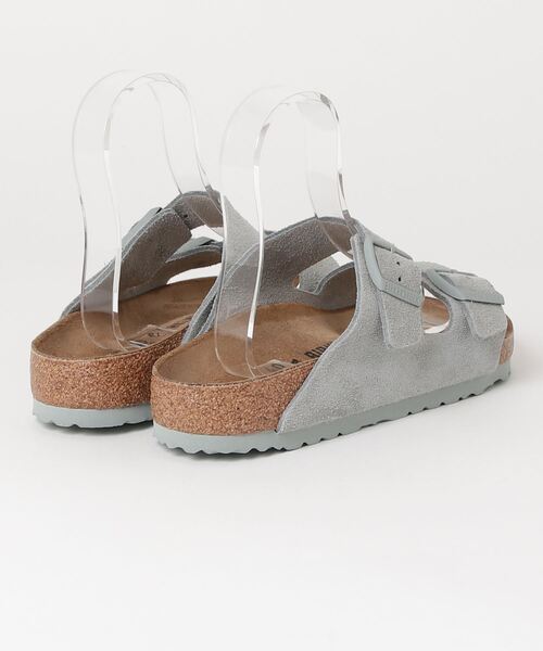 BIRKENSTOCK(ビルケンシュトック)の「【公式】ビルケンシュトック Arizona/アリゾナ スエードレザー(サンダル・メンズ・セージグリーン・27cm【レギュラー幅】/26.5cm【レギュラー幅】/26cm【レギュラー幅】/25cm【レギュラー幅】/28.5cm【レギュラー幅】/28cm【レギュラー幅】/23cm【ナロー幅】)」の4枚目の写真