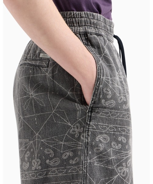 ARMANI EXCHANGE（アルマーニエクスチェンジ）の「【A|X アルマーニ エクスチェンジ】ペイズリープリント コットンリネンデニム ハーフパンツ（その他パンツ・メンズ・ブラック・30inch/32inch/34inch/36inch/33inch/28inch/29inch）」の5枚目の写真