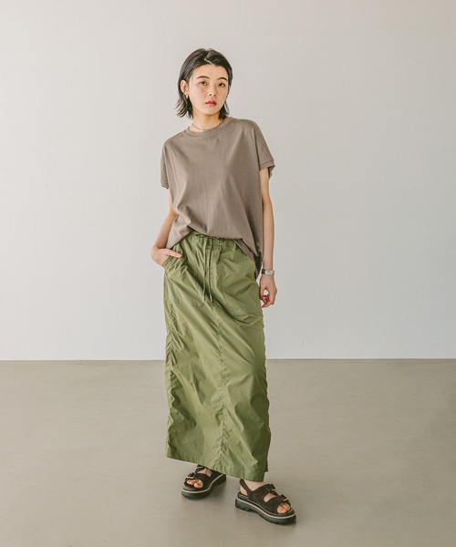 BAYFLOW（ベイフロー）の「[丸みのあるバックシルエット]シルケットドルマンショートスリーブT（Tシャツ/カットソー・レディース・モカ/イエロー/オフホワイト/ブラック/ブルー・FREE）」の6枚目の写真