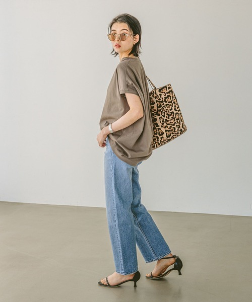 BAYFLOW（ベイフロー）の「[丸みのあるバックシルエット]シルケットドルマンショートスリーブT（Tシャツ/カットソー・レディース・モカ/イエロー/オフホワイト/ブラック/ブルー・FREE）」の9枚目の写真