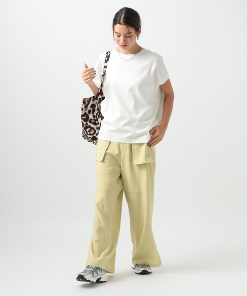 BAYFLOW（ベイフロー）の「[丸みのあるバックシルエット]シルケットドルマンショートスリーブT（Tシャツ/カットソー・レディース・モカ/イエロー/オフホワイト/ブラック/ブルー・FREE）」の13枚目の写真