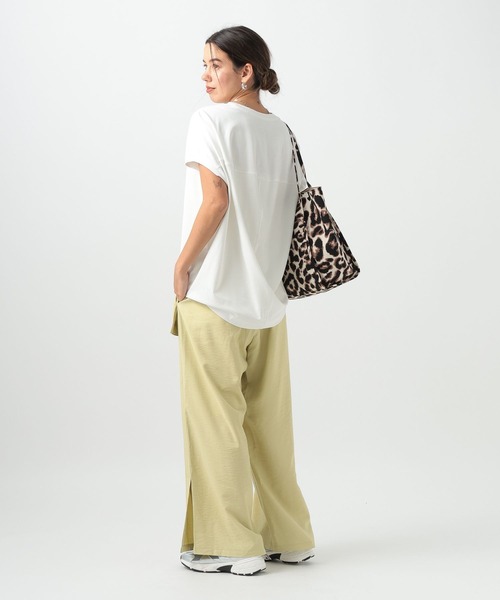 BAYFLOW（ベイフロー）の「[丸みのあるバックシルエット]シルケットドルマンショートスリーブT（Tシャツ/カットソー・レディース・モカ/イエロー/オフホワイト/ブラック/ブルー・FREE）」の15枚目の写真