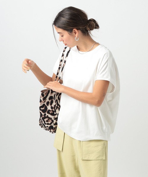 BAYFLOW（ベイフロー）の「[丸みのあるバックシルエット]シルケットドルマンショートスリーブT（Tシャツ/カットソー・レディース・モカ/イエロー/オフホワイト/ブラック/ブルー・FREE）」の16枚目の写真