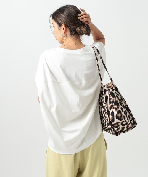 BAYFLOW（ベイフロー）の「[丸みのあるバックシルエット]シルケットドルマンショートスリーブT（Tシャツ/カットソー・レディース・モカ/イエロー/オフホワイト/ブラック/ブルー・FREE）」の17枚目の写真