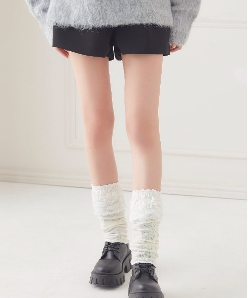 tutuanna（チュチュアンナ）の「綿混下向きレース付きレッグウォーマー50cm（レッグウォーマー・レディース・オフホワイト/ブラック・フリー）」の2枚目の写真