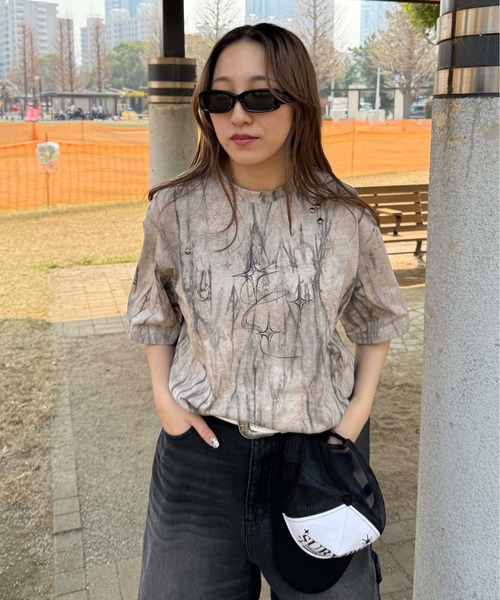 sedacle(セダクル)の「スタッズピアス汚れ加工風T(Tシャツ/カットソー・レディース・ベージュ/パープル・SMALL/MEDIUM/LARGE)」の4枚目の写真