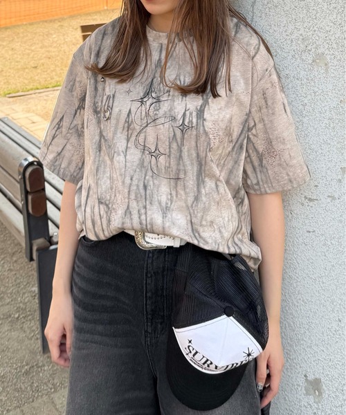 sedacle(セダクル)の「スタッズピアス汚れ加工風T(Tシャツ/カットソー・レディース・ベージュ/パープル・SMALL/MEDIUM/LARGE)」の3枚目の写真