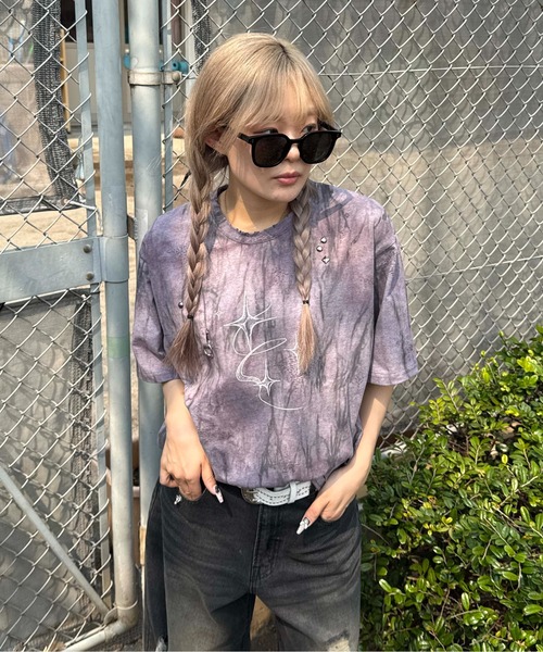 sedacle(セダクル)の「スタッズピアス汚れ加工風T(Tシャツ/カットソー・レディース・ベージュ/パープル・SMALL/MEDIUM/LARGE)」の12枚目の写真