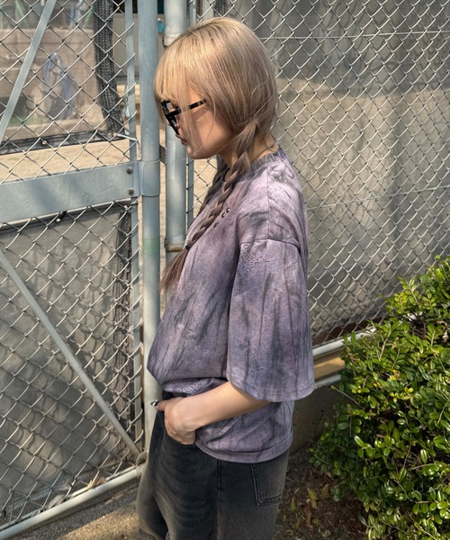 sedacle(セダクル)の「スタッズピアス汚れ加工風T(Tシャツ/カットソー・レディース・ベージュ/パープル・SMALL/MEDIUM/LARGE)」の13枚目の写真