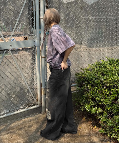 sedacle(セダクル)の「スタッズピアス汚れ加工風T(Tシャツ/カットソー・レディース・ベージュ/パープル・SMALL/MEDIUM/LARGE)」の18枚目の写真