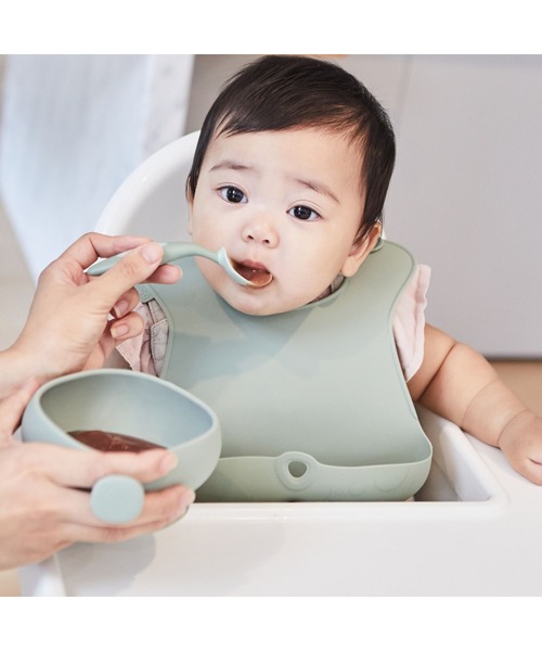 b.box(ビーボックス)の「b.box/ Silicone Bowl+Lid シリコンボウル+リッド(蓋・吸盤付きボウル)(マグ/哺乳瓶/お食事グッズ・キッズ・ベージュ/グレイッシュブルー/セージグリーン/ベビーピンク・ONESIZE)」の3枚目の写真