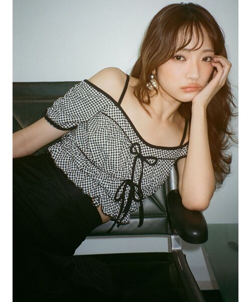 RESEXXY(リゼクシー)の「ダブルリボンクロップドトップス(Tシャツ/カットソー・レディース・アイボリー/ブラック/ベージュ・FREE)」の1枚目の写真