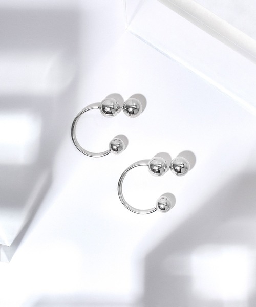 ROSE BUD(ローズバッド)の「DESIGN HOOP PIERCE(その他小物・レディース・シルバー・ONE SIZE)」の5枚目の写真