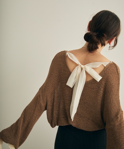 Lunea（ルネア）の「バックリボンオーバーニットトップス（ニット/セーター・レディース・ブラック/ライトブラウン/ダークブラウン/ホワイト/ピンク/ベージュ/ボルドー・FREE）」の4枚目の写真