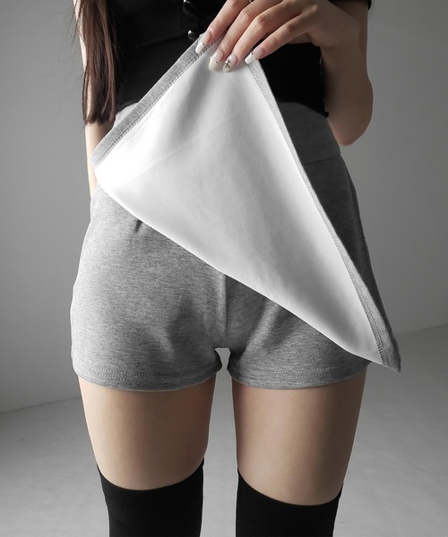 me+em select(ミームセレクト)の「【 2color / 3size 】サイドスリットレイヤードスウェットミニスカパン / side slit layered sweat mini skirt pants(その他パンツ・レディース・グレー/ブラック・MEDIUM/SMALL/LARGE)」の4枚目の写真