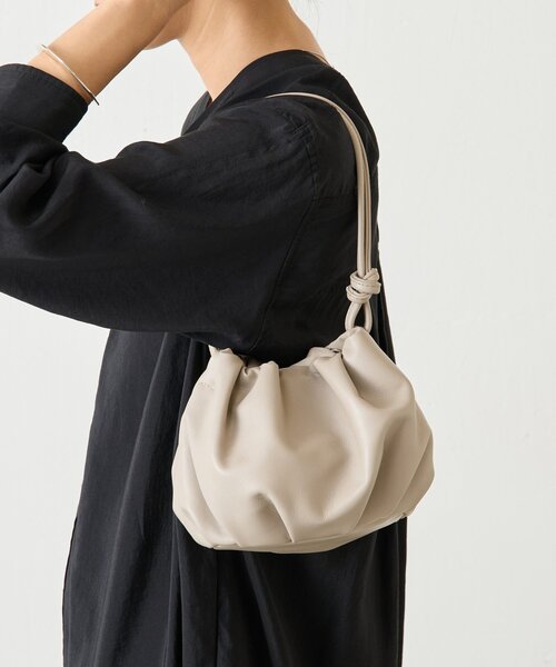 BEARDSLEY(ビアズリー)の「《本革》ギャザーミニバッグ(ショルダーバッグ・レディース・ベージュ/ブラック・FREE)」の15枚目の写真