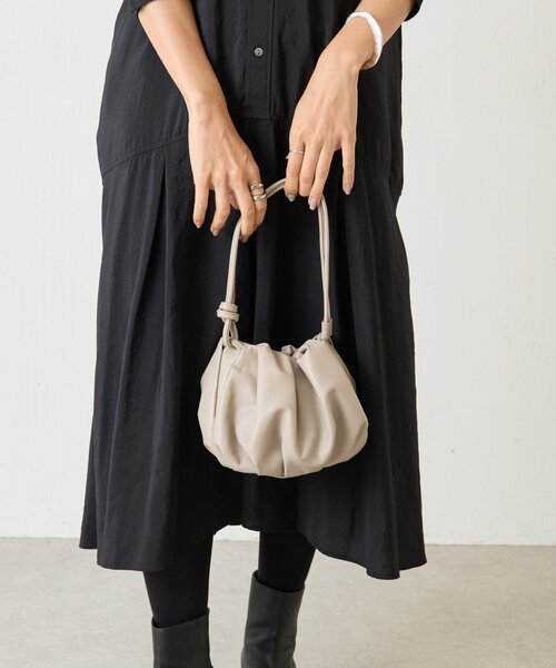 BEARDSLEY(ビアズリー)の「《本革》ギャザーミニバッグ(ショルダーバッグ・レディース・ベージュ/ブラック・FREE)」の20枚目の写真