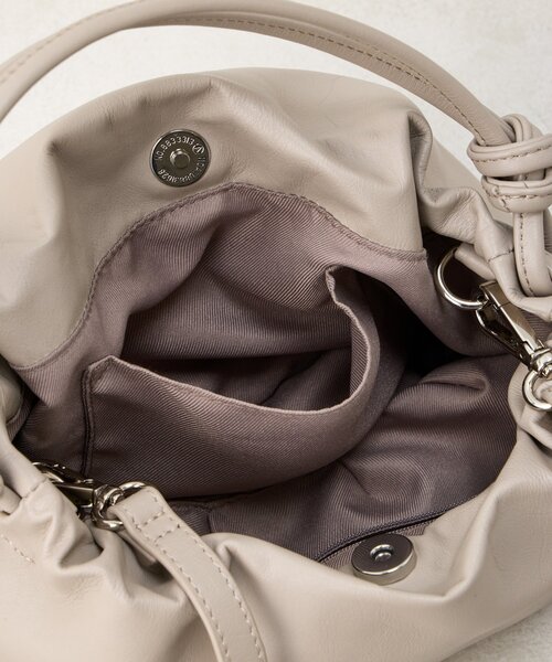 BEARDSLEY(ビアズリー)の「《本革》ギャザーミニバッグ(ショルダーバッグ・レディース・ベージュ/ブラック・FREE)」の9枚目の写真