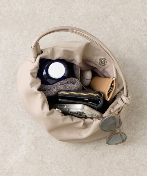 BEARDSLEY(ビアズリー)の「《本革》ギャザーミニバッグ(ショルダーバッグ・レディース・ベージュ/ブラック・FREE)」の13枚目の写真