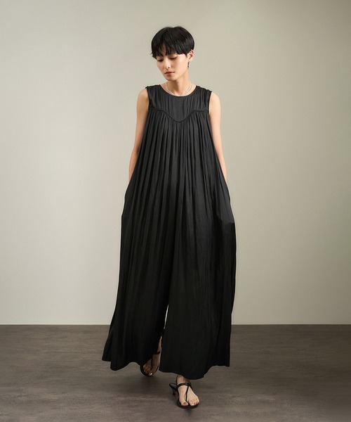 SALON adam et rope'(サロン アダム エ ロペ)の「カッセンギャザーサロペット(つなぎ/オールインワン・レディース・ブラック/ベージュ・S/M)」の2枚目の写真