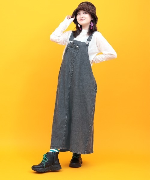 チチカカ（チチカカ）の「Orale! ケミカルデニムサロペットスカート（ジャンパースカート・レディース・ブラック/ブルー・FREE）」の2枚目の写真