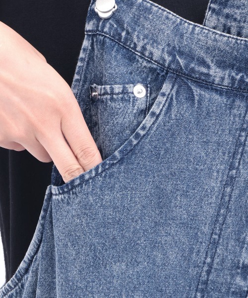 チチカカ（チチカカ）の「Orale! ケミカルデニムサロペットスカート（ジャンパースカート・レディース・ブラック/ブルー・FREE）」の17枚目の写真